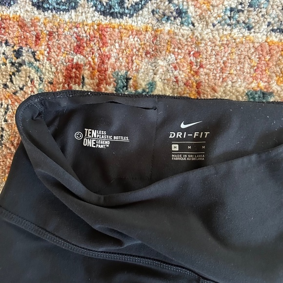 Nike Dri-Fit Black Leggings Size Medium - Picture 2 of 8